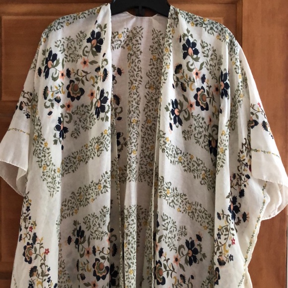 Shawl? Either way it’s cute 😆 - Picture 2 of 7